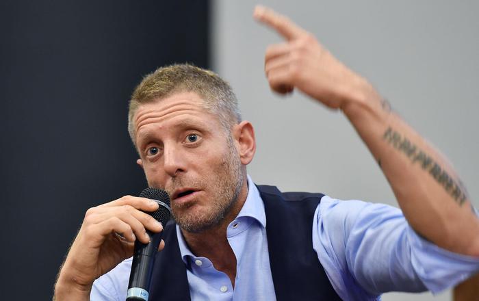 Ferrari, Lapo Elkann all’attacco: “Basta con i giochetti: così non si vince”