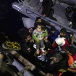 Migranti, in centinaia in fuga dalla Libia, le ong li salvano