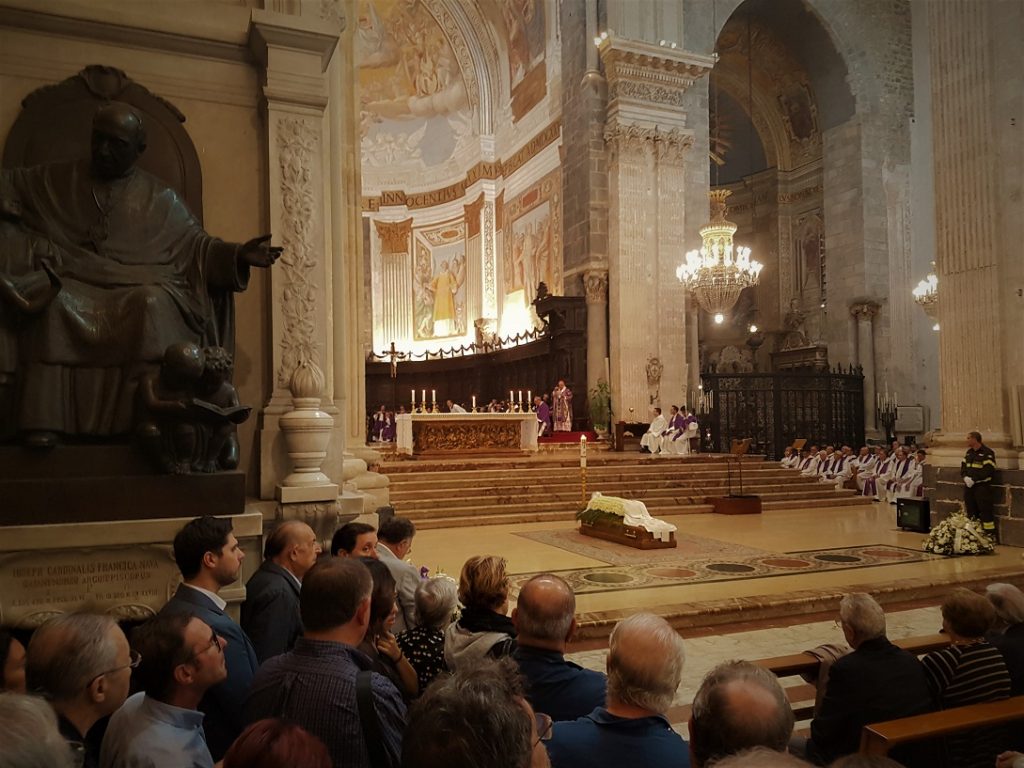 Galleria foto 'Catania, in migliaia ai funerali di monsignor Gaetano Zito' - foto 3