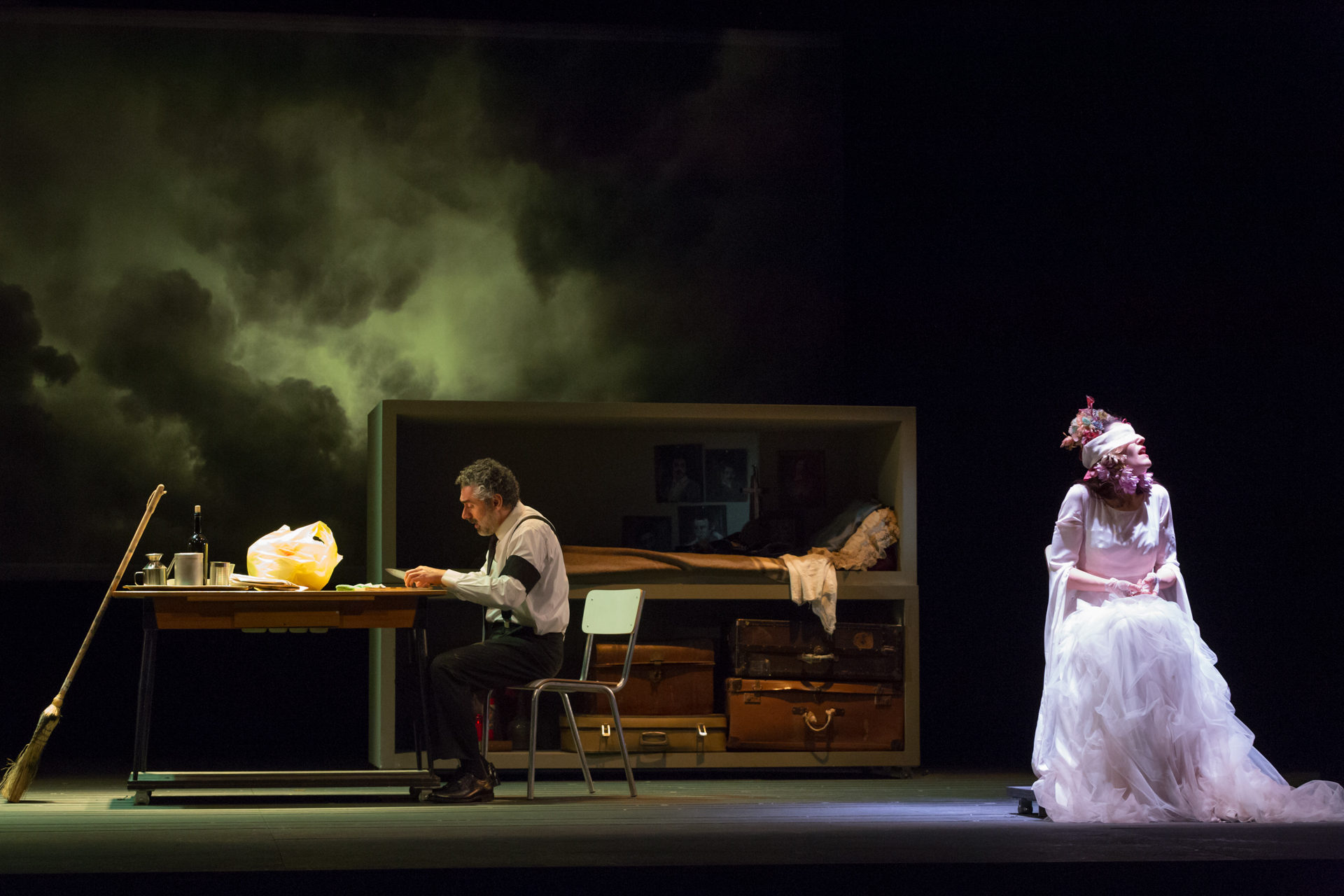 Teatro, al Brancati di Catania successo per “Chi vive giace”