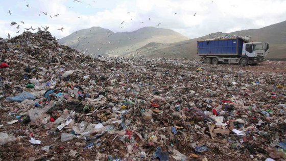 Farsa sui rifiuti, se li prenda l’Ars, voto segreto uno scudo per difendere le discariche