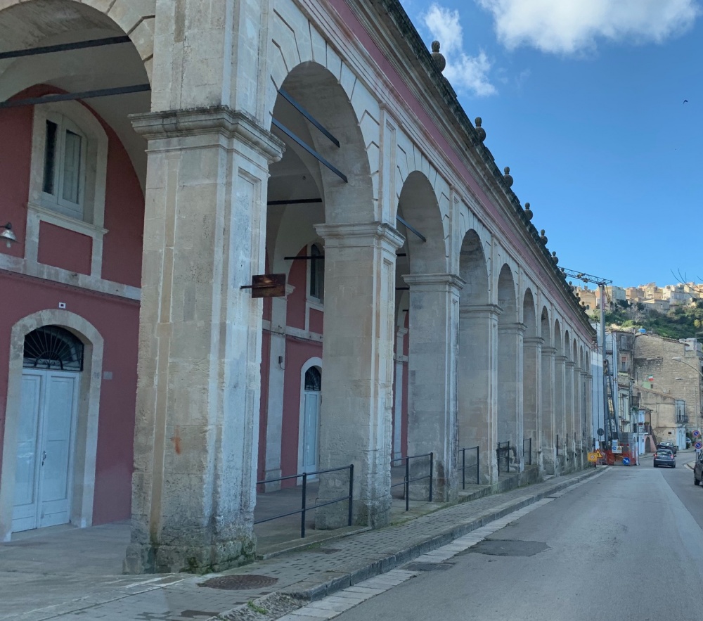 Diverse proposte per le botteghe artigianali di via del Mercato