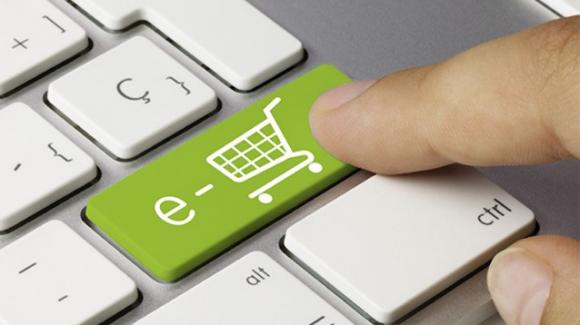 Black Friday, scoperte le prime truffe: come riconoscerle ed evitarle. Allarme di Amazon