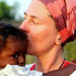 Adozioni internazionali, crollo vertiginoso, in 10 anni da 4.000 ad appena mille l’anno