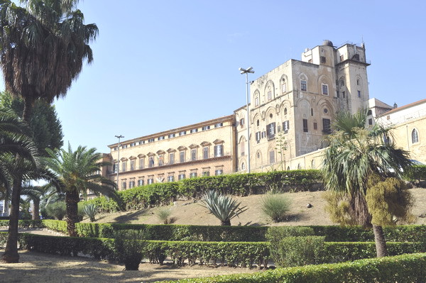 De Luca il più ricco, poi quattro deputati di centrodestra: Ars, la classifica dei redditi