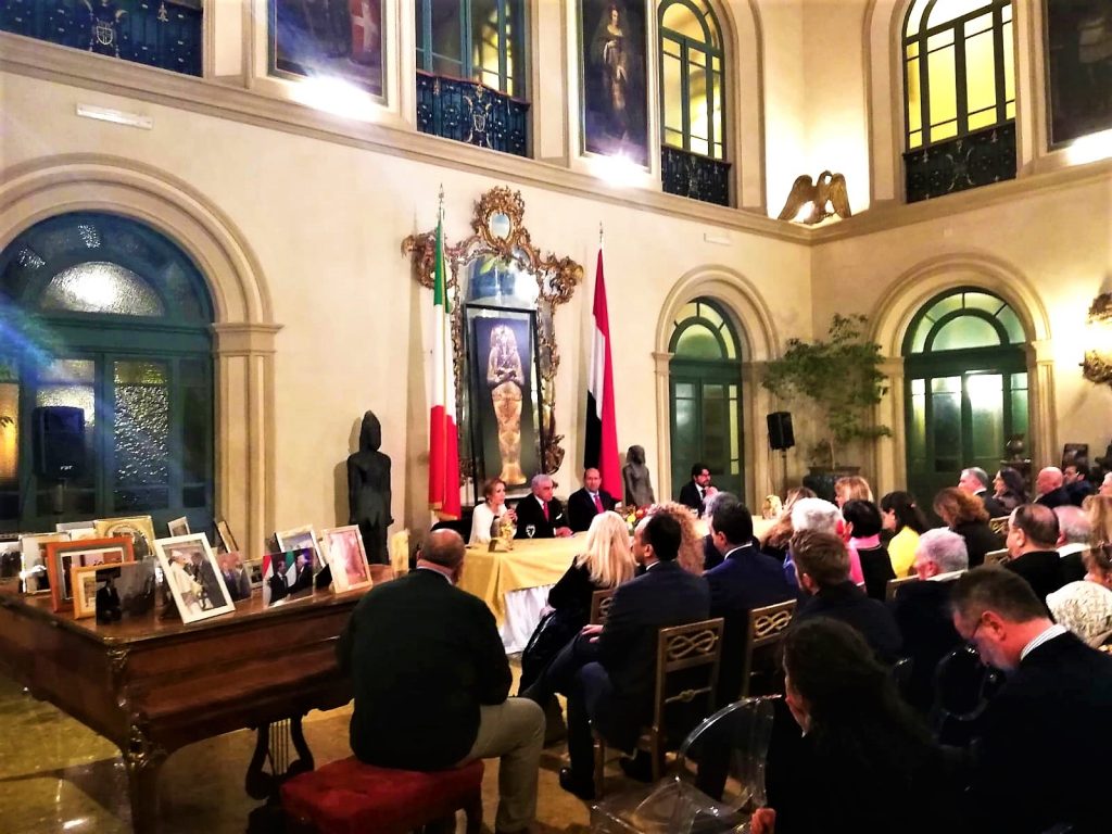 Cairo presentazione loto e papiro