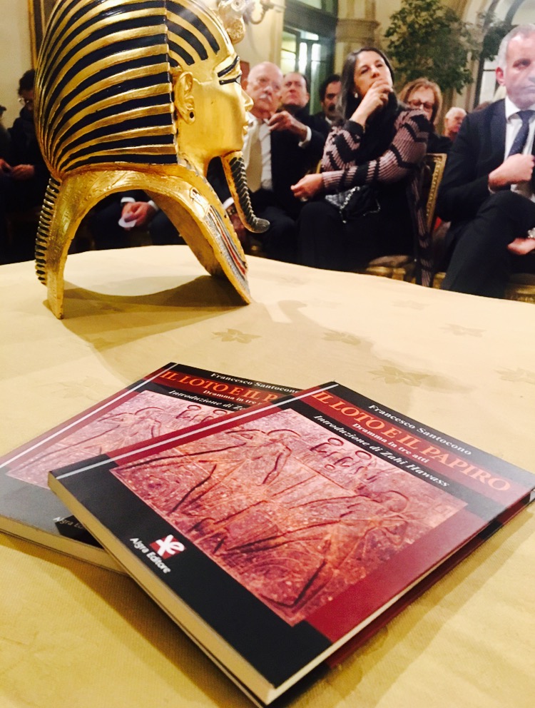 Cairo presentazione loto e papiro dettaglio