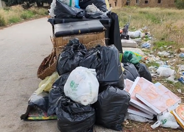 Da isole ecologiche a discariche a cielo aperto