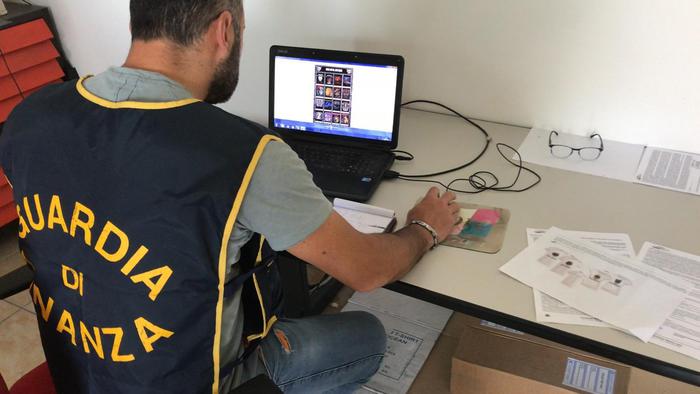 Super senza piombo miscelata a benzina agricola, sequestrati 12 erogatori