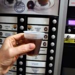 Vietare le macchinette,  tornare al panino da casa