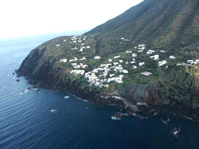 Isole minori, l’appello  di Ginostra al governatore Musumeci