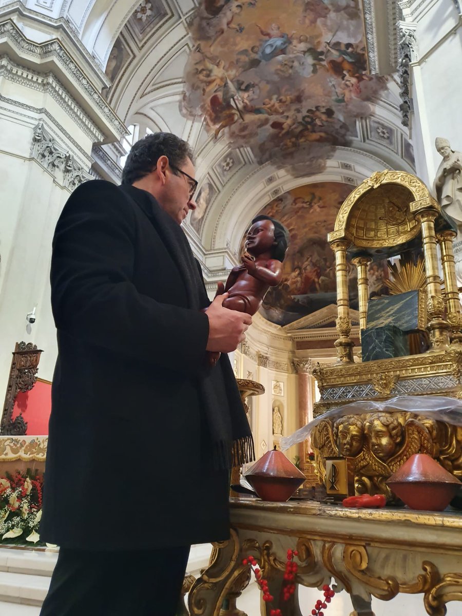 Palermo, bambinello nero per la messa natalizia in Cattedrale