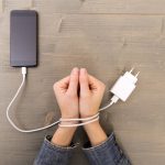 Cresce la dipendenza da Smartphone: in media cinque ore al giorno