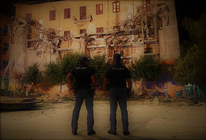 Agrigento, tetto divelto dal vento, per fortuna nessun ferito Agrigento, tetto divelto dal vento, per fortuna nessun ferito