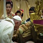 Natale, “Dio è gratis” ricorda Francesco durante la messa notturna nella Basilica di San Pietro