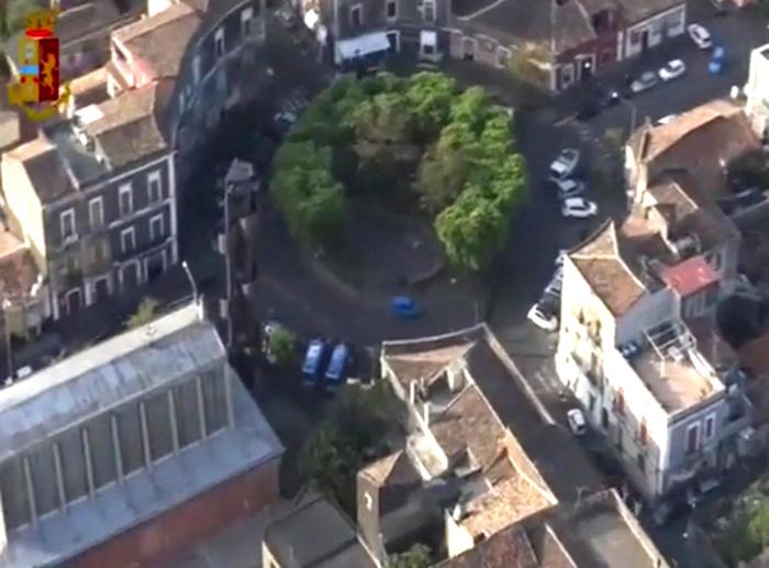 Droga, sgominata “piazza di spaccio” a Catania, 25 arresti Droga, sgominata “piazza di spaccio” a Catania, 25 arresti