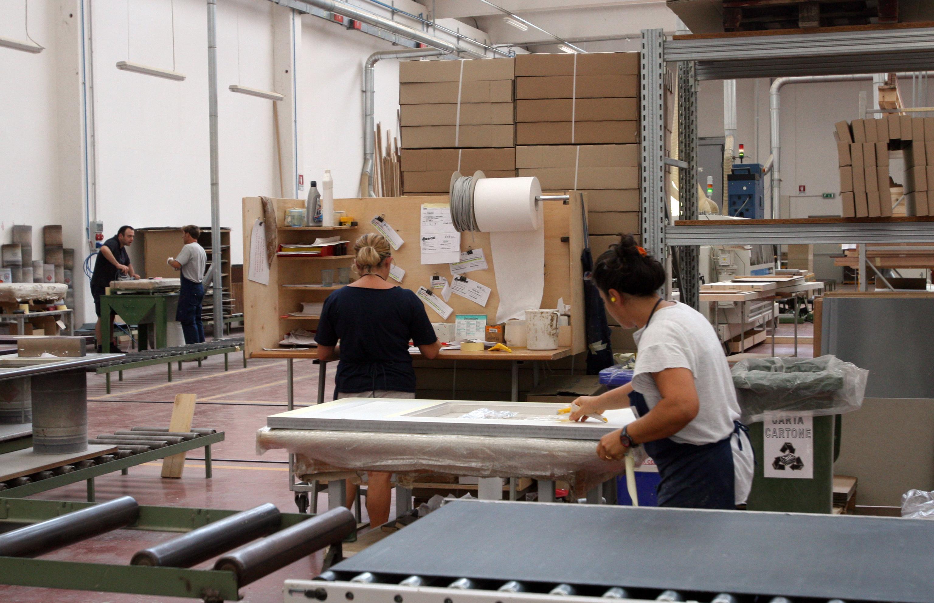 Siracusa, 2019 nero per edilizia e commercio