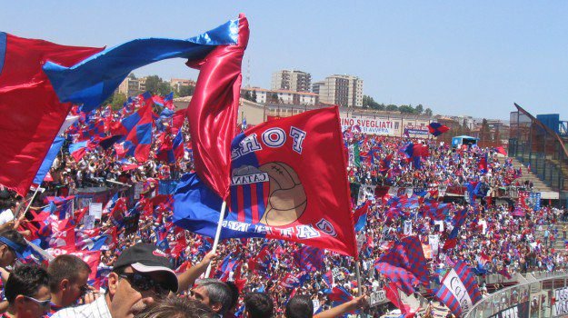 Calcio Catania, trattative nel pallone