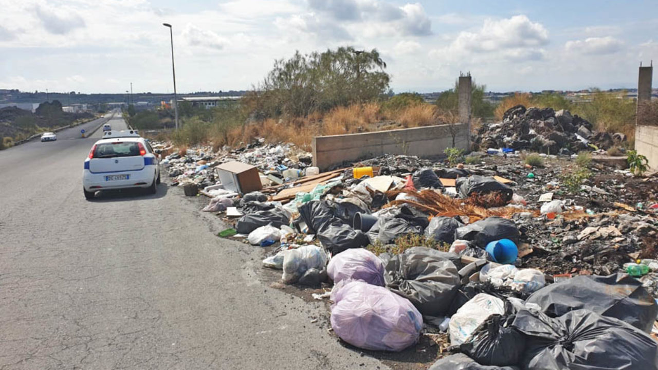 Piano Tavola (Ct) invaso dai rifiuti, l’Irsap rimuoverà 30 tonnellate