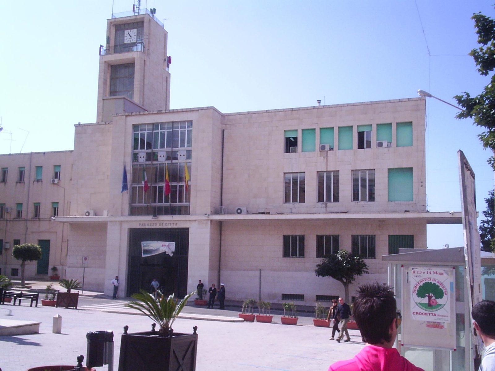 Gela, fuoco incrociato sulla Giunta Greco