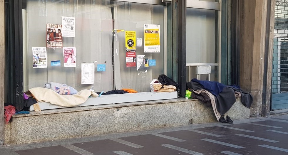 Catania, polemiche per ordinanza anti-bivacco