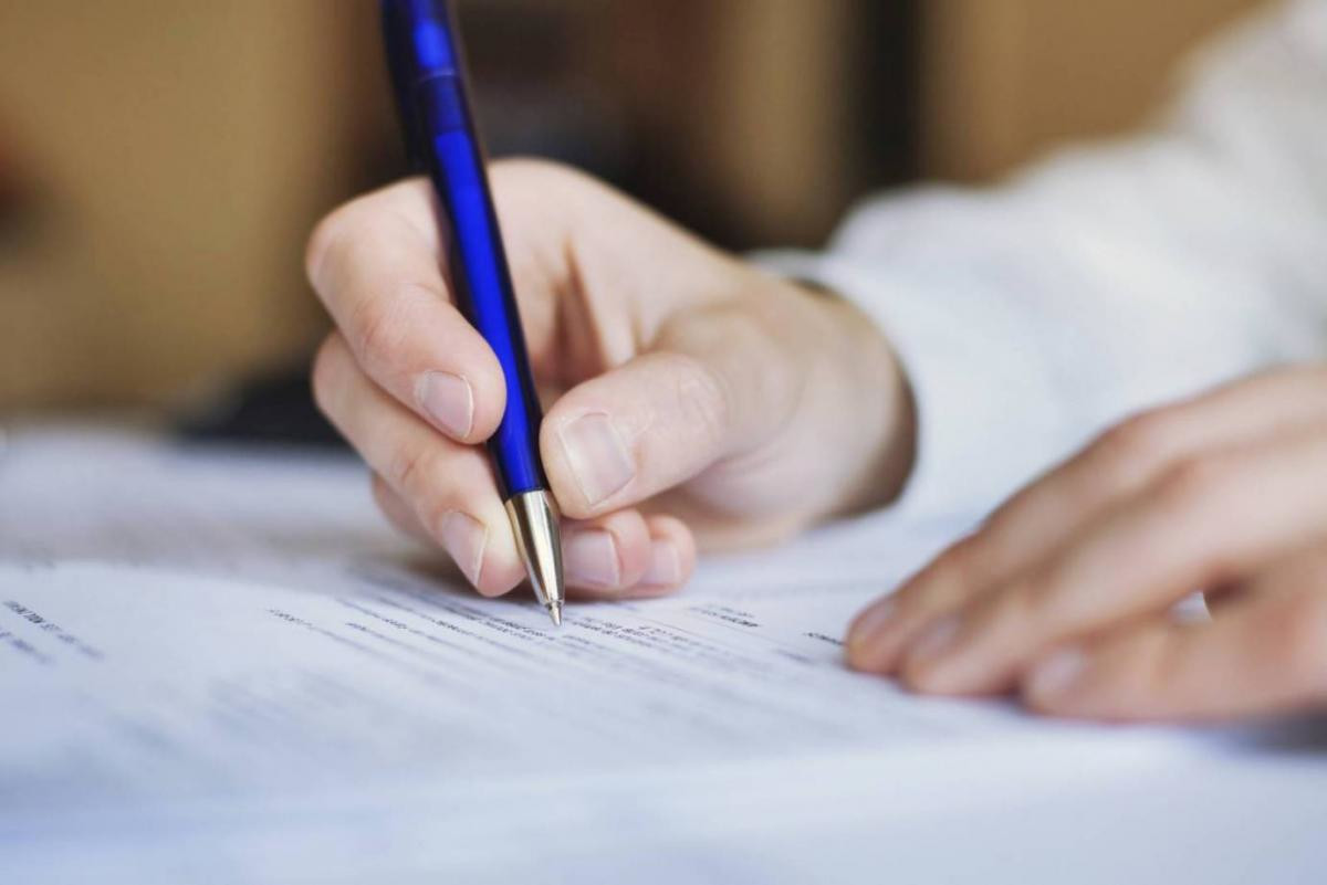 Partiti, non ci fidiamo ma li foraggiamo e destiniamo loro il due per mille dell’Irpef