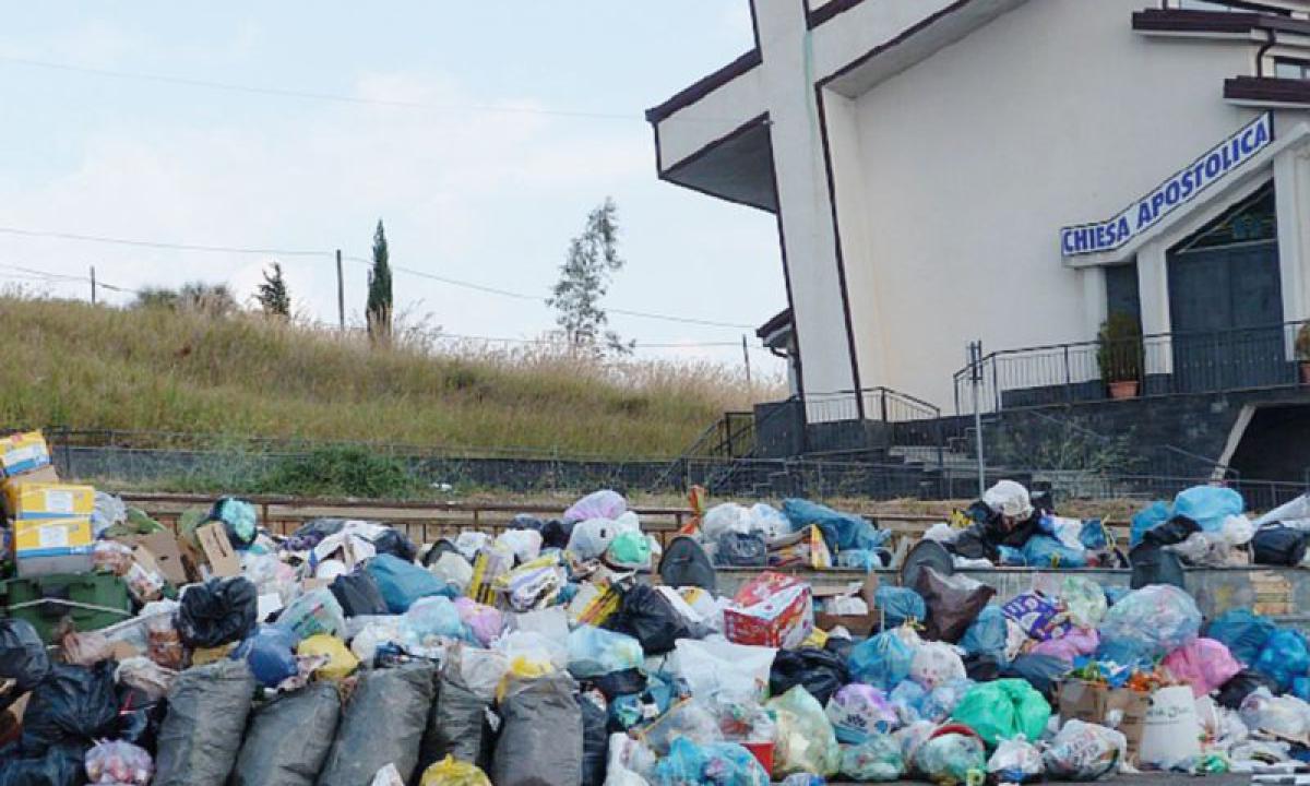 Abbandono rifiuti, l’appello del Comune di Pietraperzia