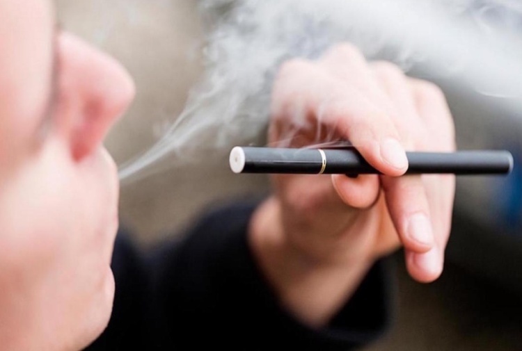 E-cig, soluzione meno dannosa per ridurre i danni da fumo