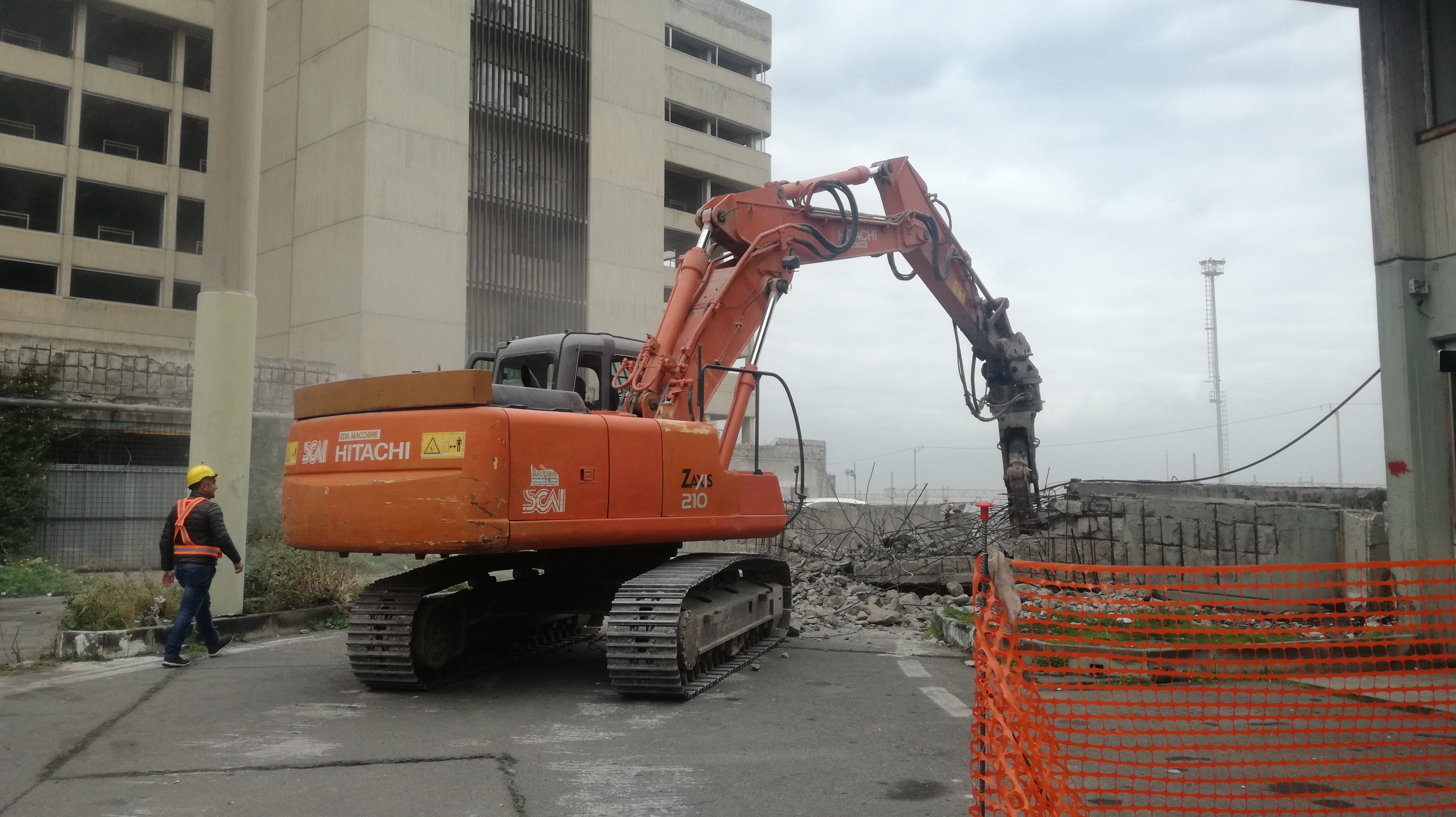 Catania, ex Palazzo Poste ai titoli di coda
