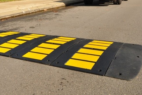 Agrigento, limitatori di velocità presso la scuola Kolbe