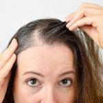 Stress e fuoriuscita di capelli bianchi ora sono scientificamente collegati