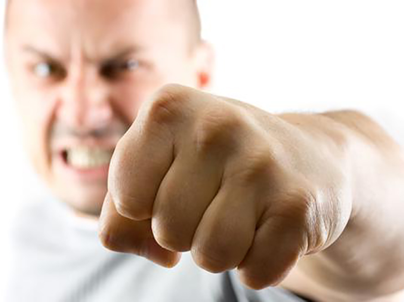 Infermiere massacrato di botte, è allarme violenza negli ospedali