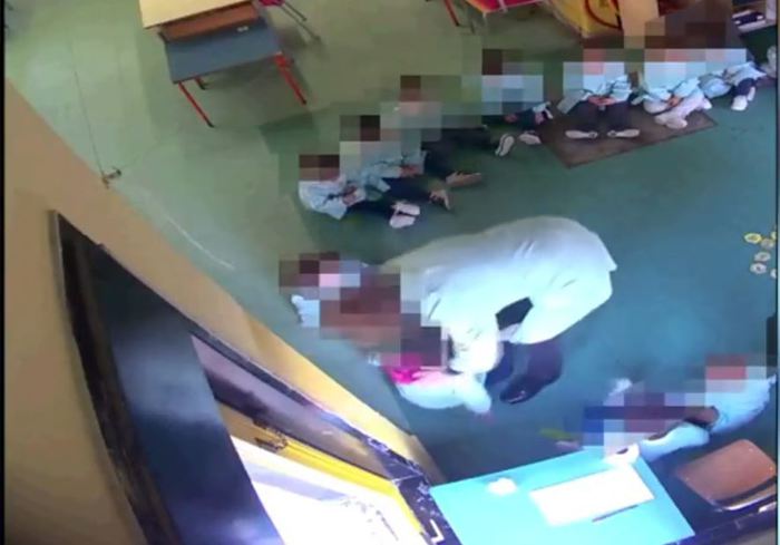 Vittoria, botte in classe, arrestate due maestre di scuola materna Vittoria, botte in classe, arrestate due maestre di scuola materna