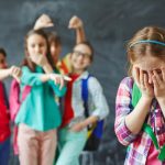 Insulti e offese contro compagna di classe su chat, ammonimento per un ragazzo