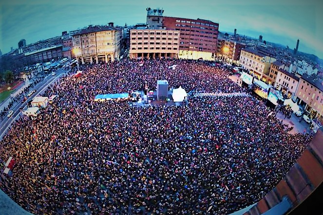 Salvini, “Voglio il processo”. Faraone, “Ridicolo, vuol fare il martire”. Sardine boom in Emilia