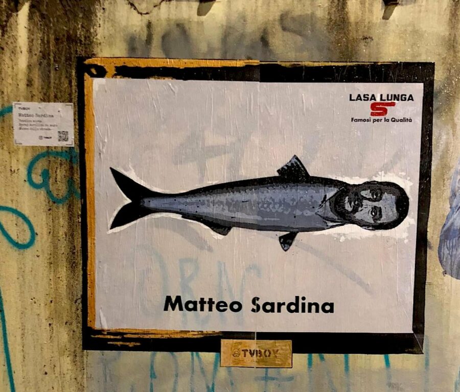 Palermo, le Sardine sfidano Salvini usando la Costituzione