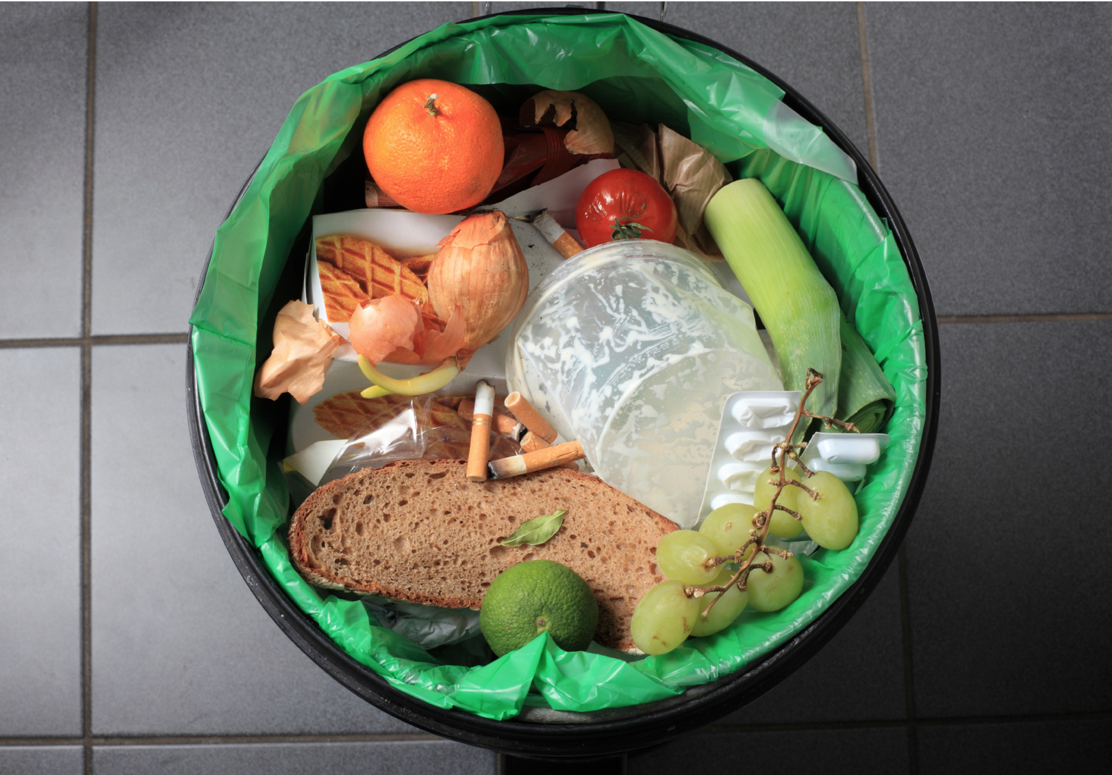 “Italiani spreconi”, in media  buttiamo 65 kg di alimenti a testa