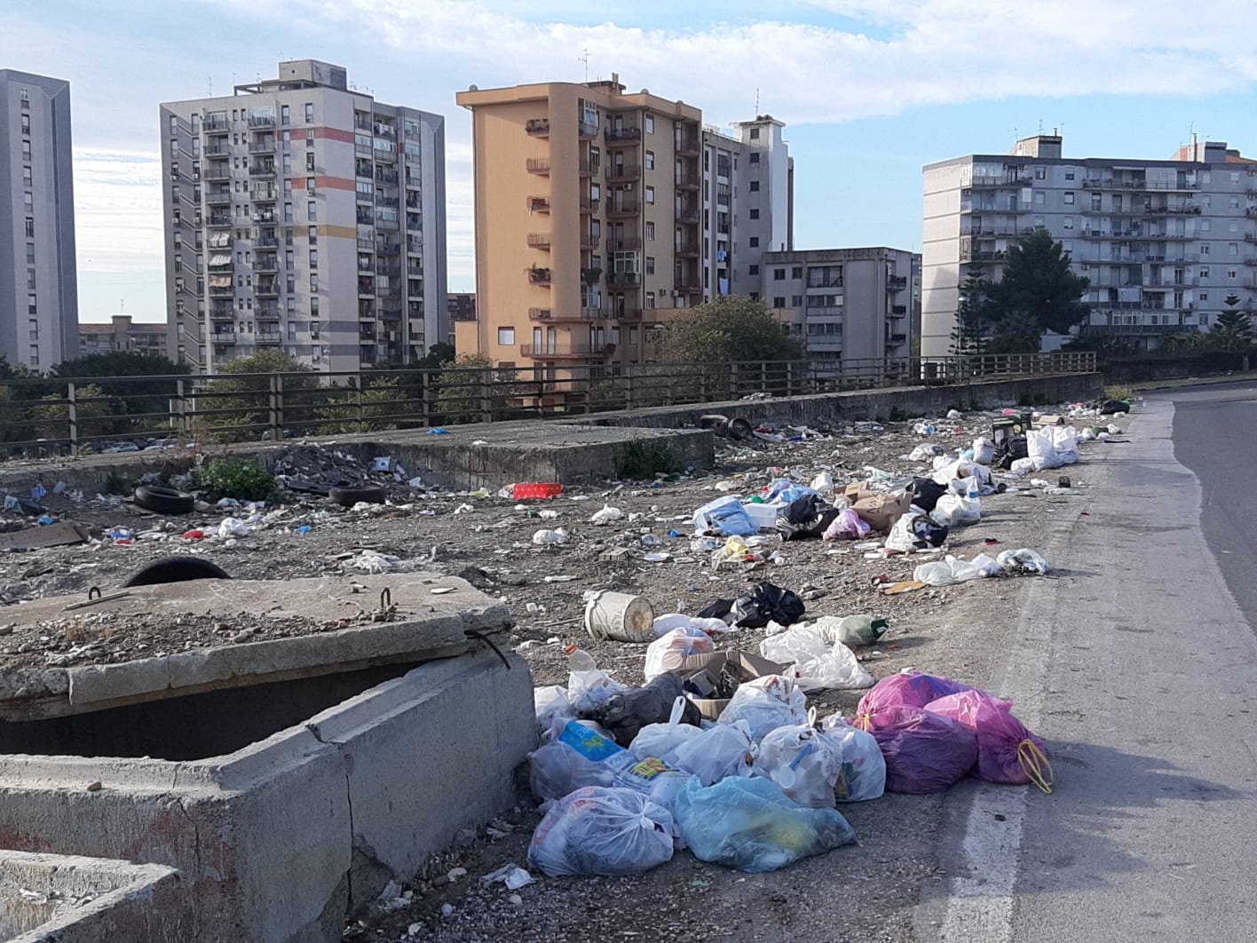 Catania, viaggio tra le tantissime mini-discariche abusive