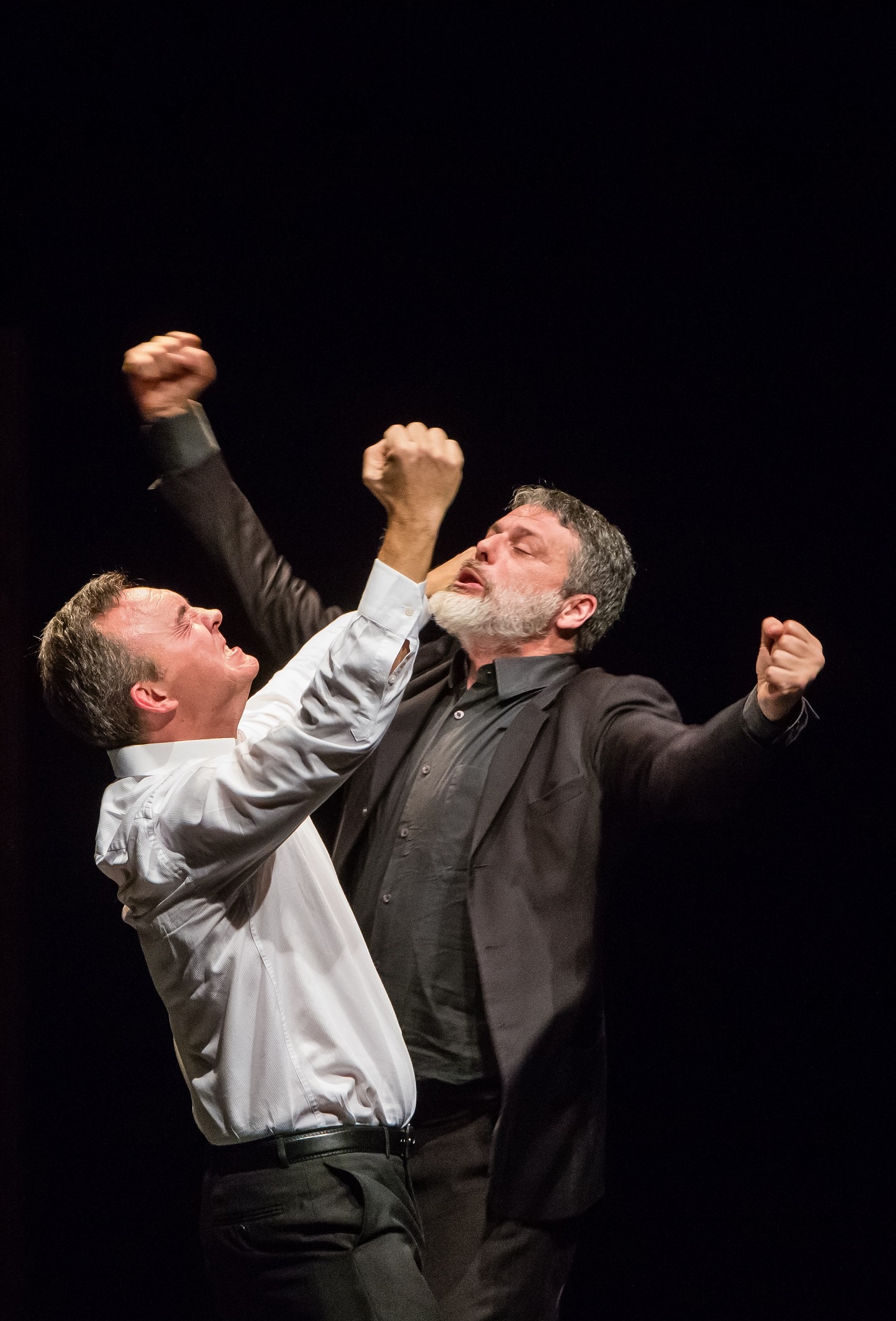 “Mumble mumble…” due funerali e mezzo tra  risate e riflessioni