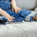 Il primo smartphone arriva già a 4 anni, dagli esperti il manuale per una “rete senza rischi”