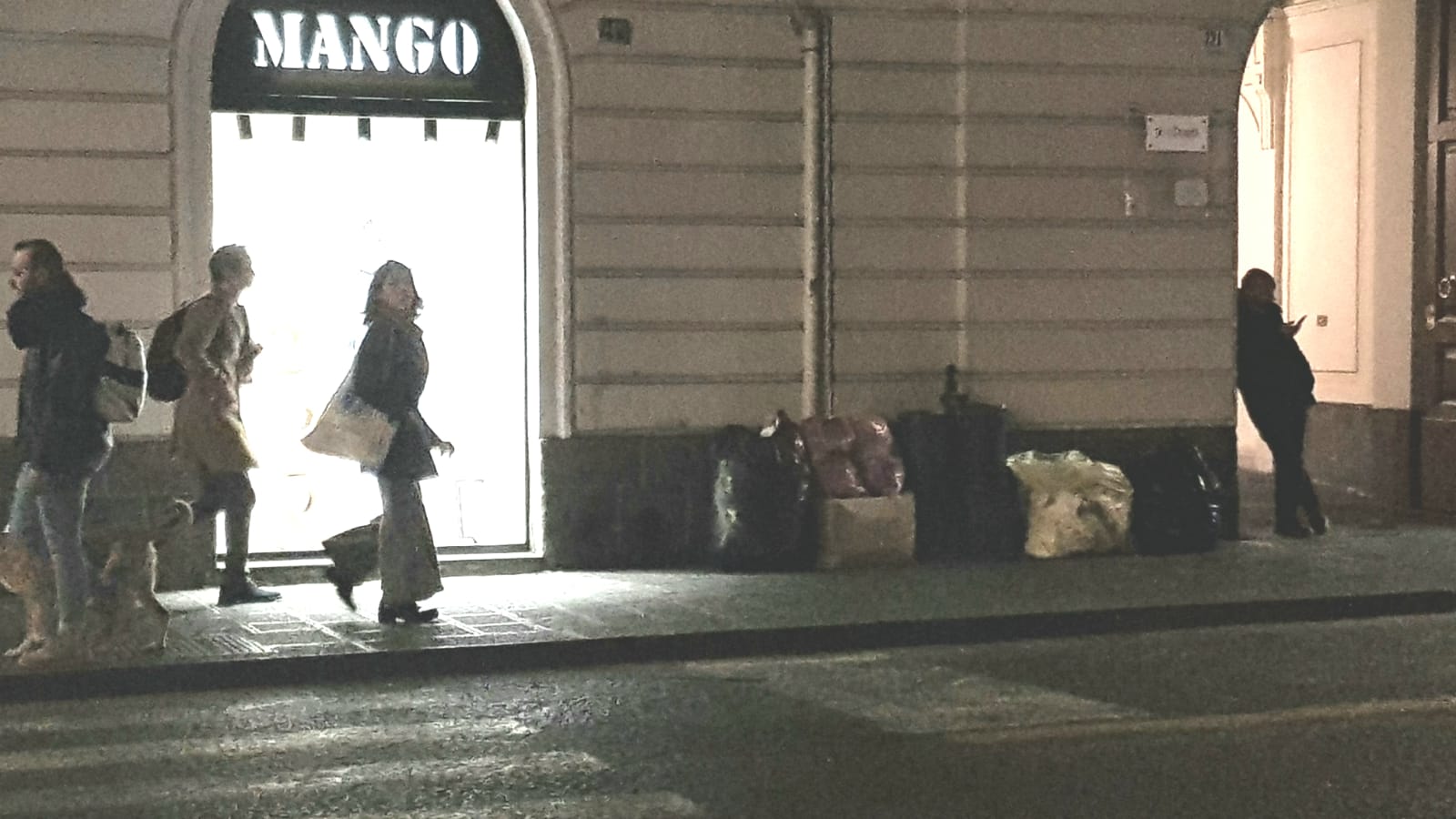 Catania sporca e cittadini senza regole Catania sporca e cittadini senza regole