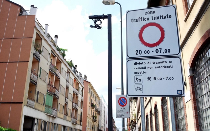 Palermo, la Ztl notturna scatena una guerra di firme