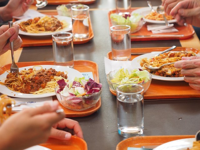 Mense scolastiche, in Sicilia rincari del 2%