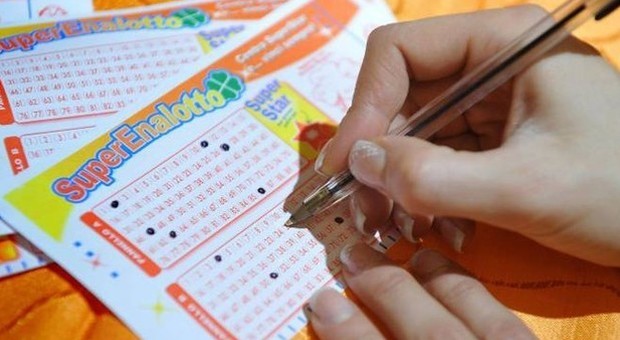 Superenalotto, dal primo marzo tassa sulla fortuna al 20 per cento