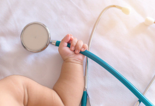 Fine vita, le società scientifiche “No  all’accanimento terapeutico sui bimbi”