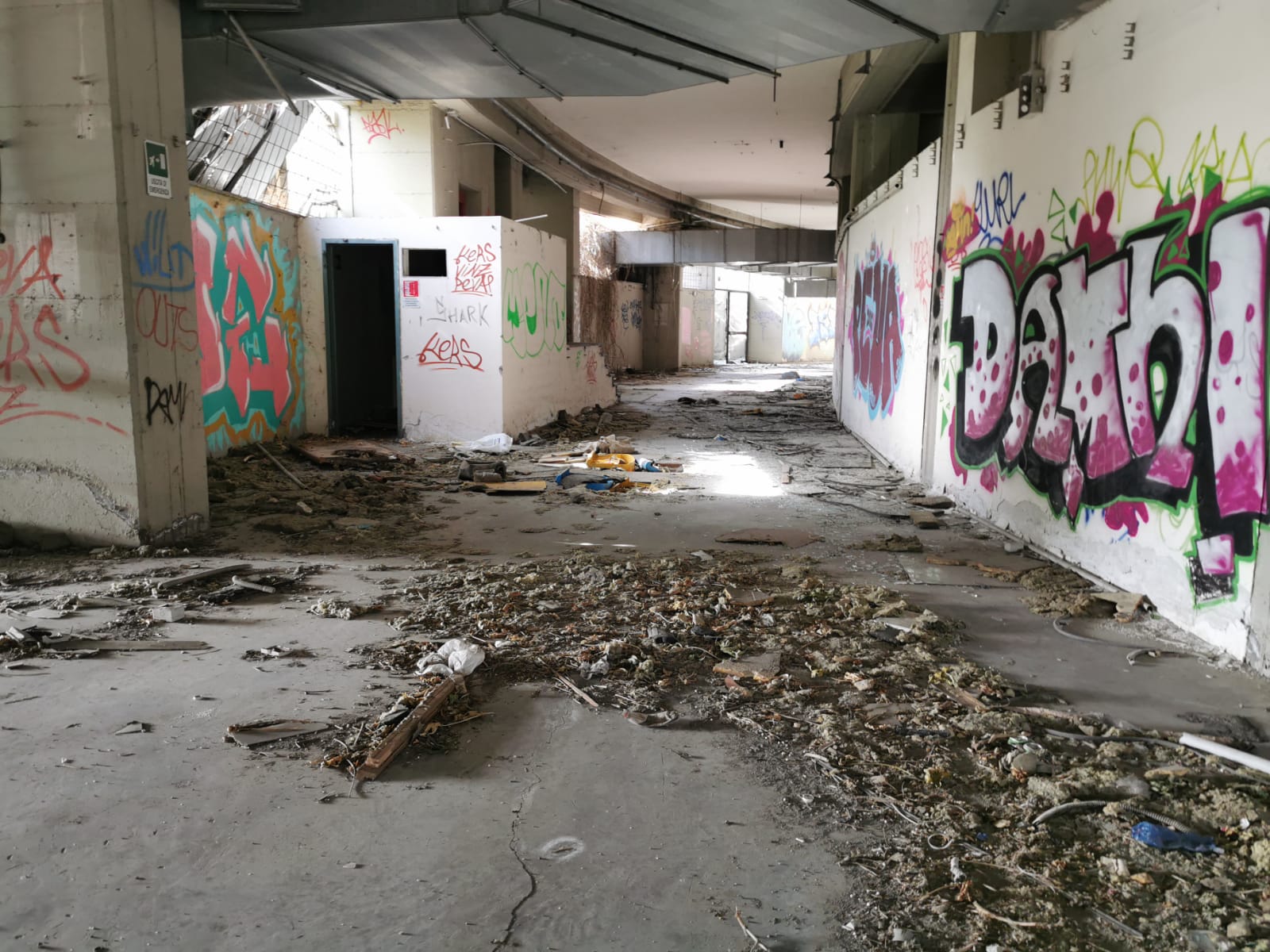 PalaNesima, degrado a due passi dalla fermata metro