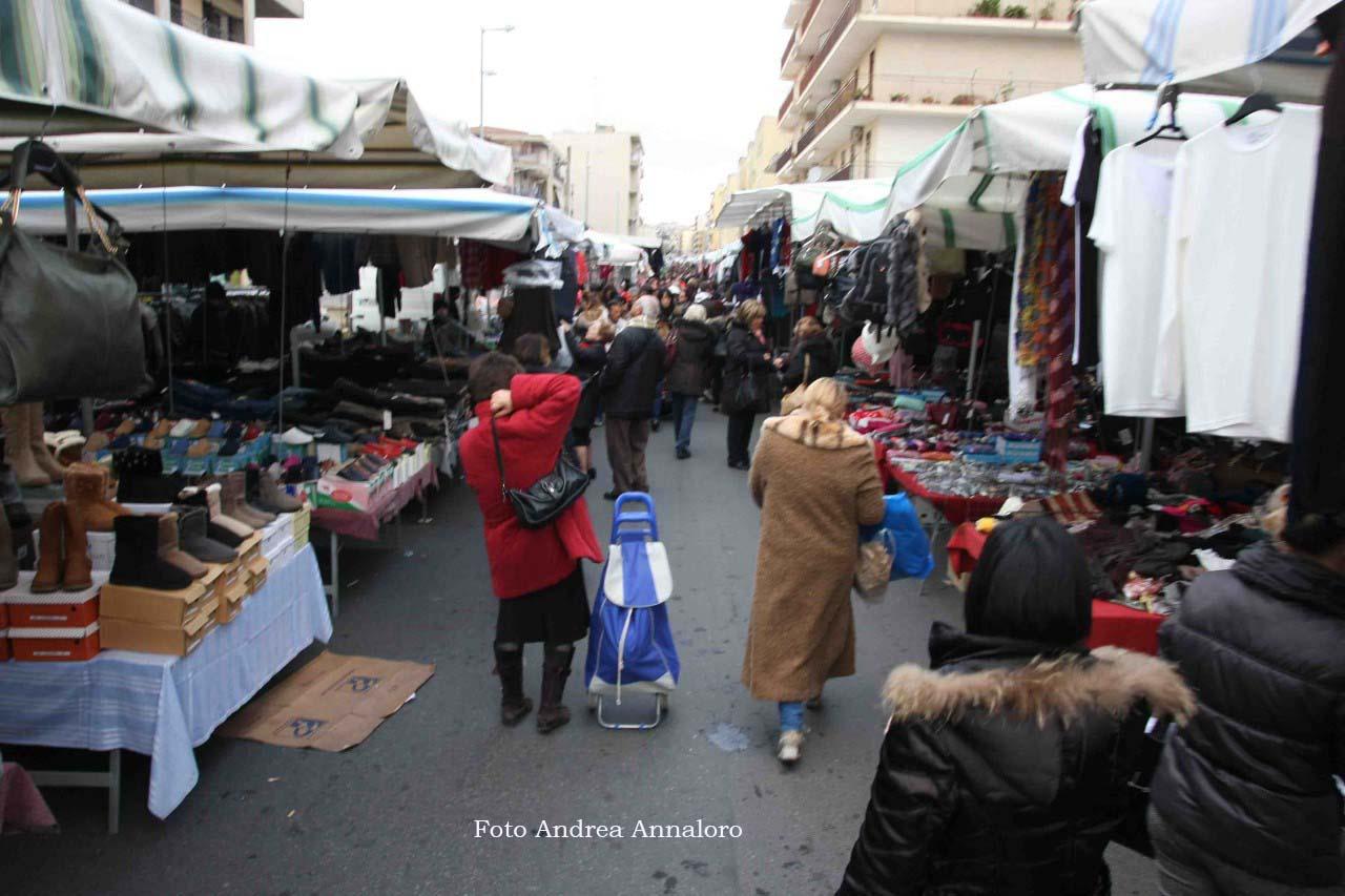 Caltagirone, ambulanti “indisciplinati”, sospeso mercato del sabato