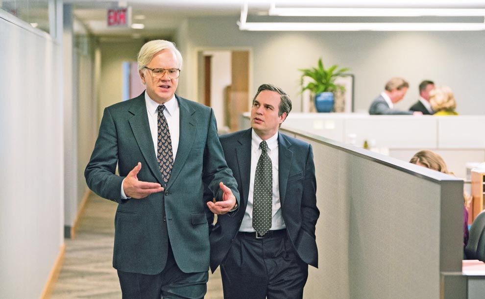 Mark Ruffalo, Anne Hathaway e Tim Robbins in “Cattive acque”