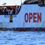 Migranti, sbarcano a Pozzallo i naufraghi dell’Open Arms