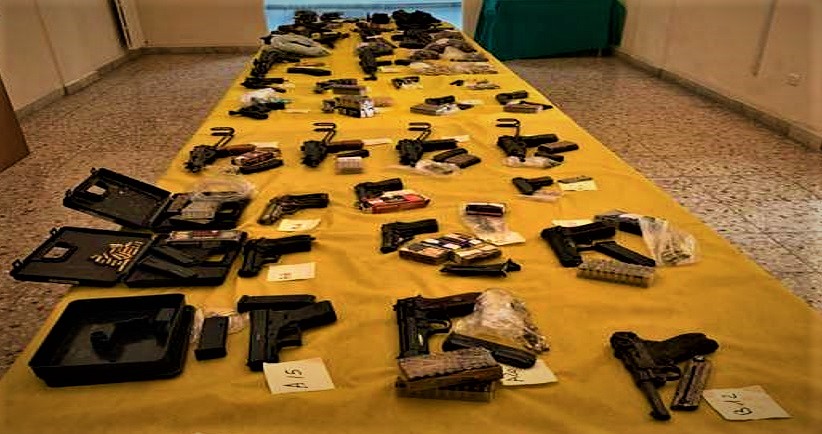 Catania, arsenale con armi da guerra sotto la sabbia della Plaia